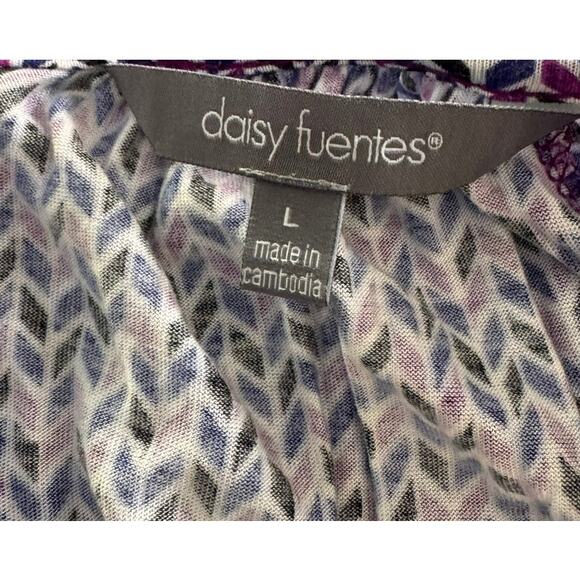Daisy Fuentes Large 100% Rayon Geometric Top - Picture 3 of 8